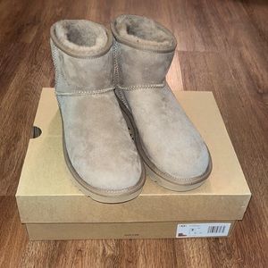 UGG classic mini